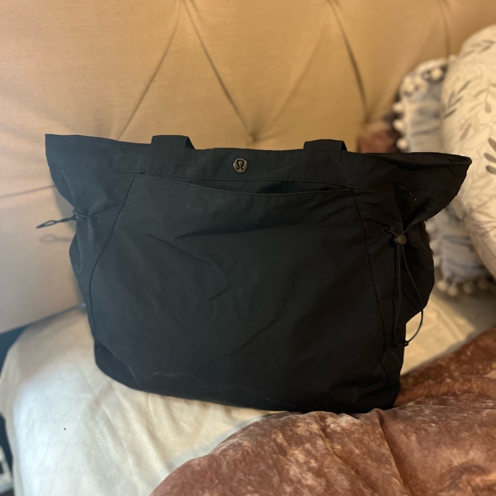 Lululemon tote shoppers bag